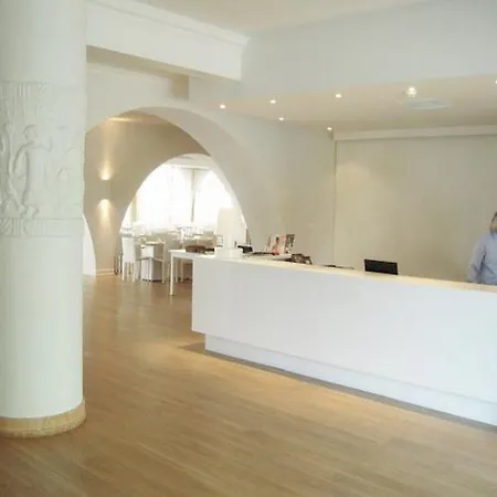 Golden Arches Hotel 3*