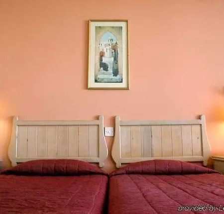 Golden Arches Hotel 3*