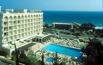 Golden Arches Hotel 3*