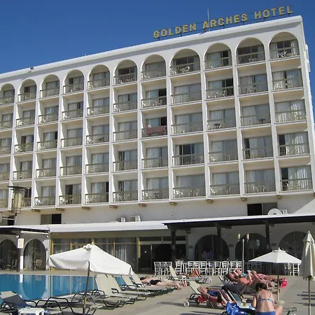 Golden Arches Hotel 3*