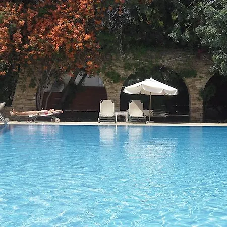 Hotel Golden Arches 3*